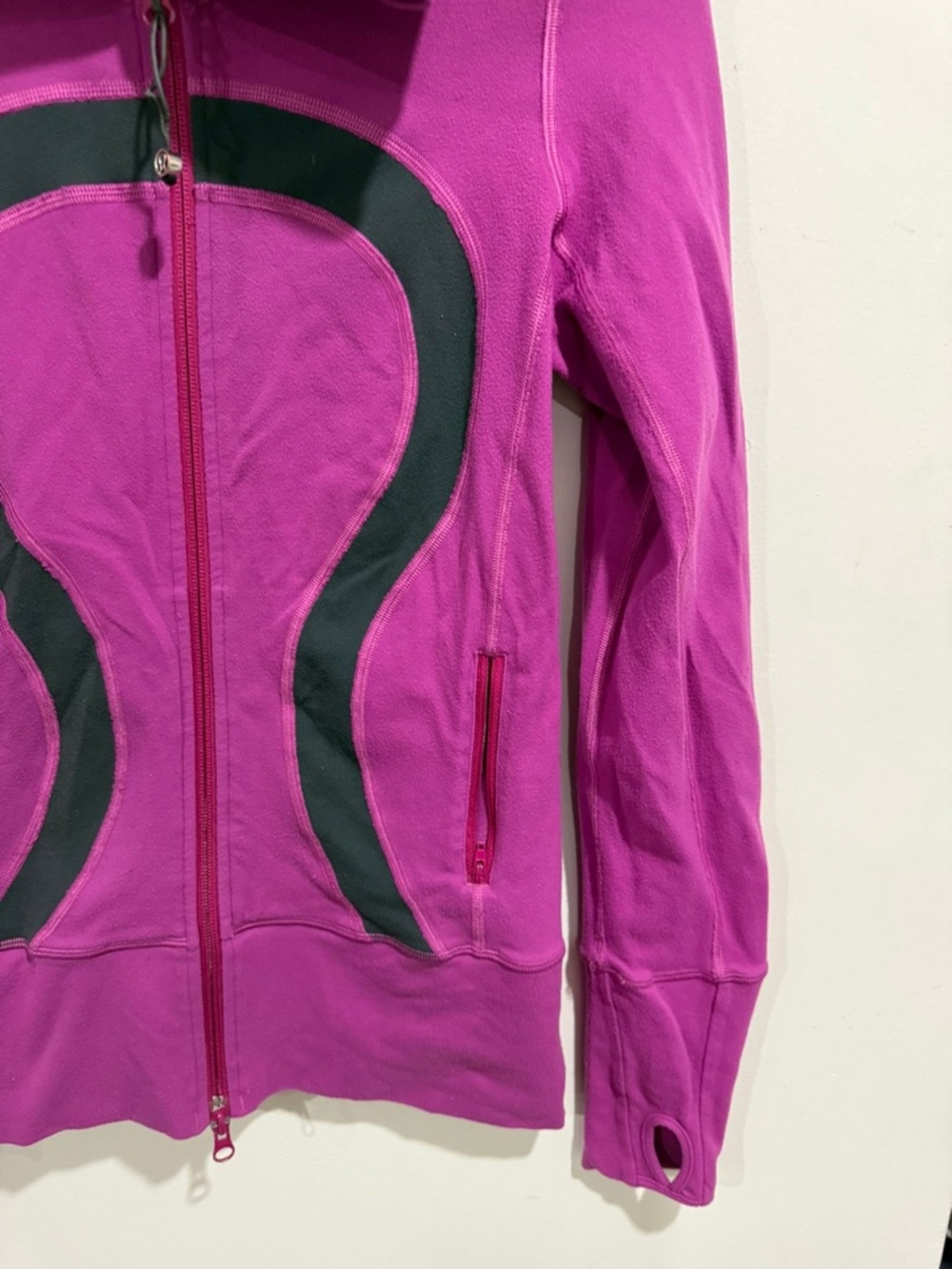 Lululemon Define Jacket Magenta Pink Size 4 Full Zip Thumbholes - Picture 5 of 12